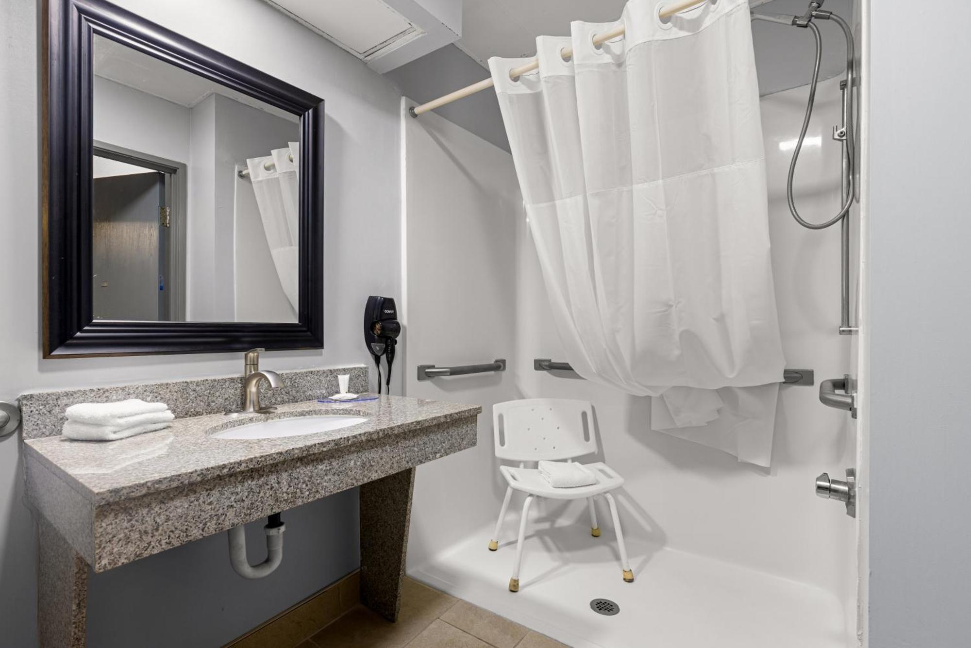 Clarion Pointe Hinesville Near Fort Stewart エクステリア 写真
