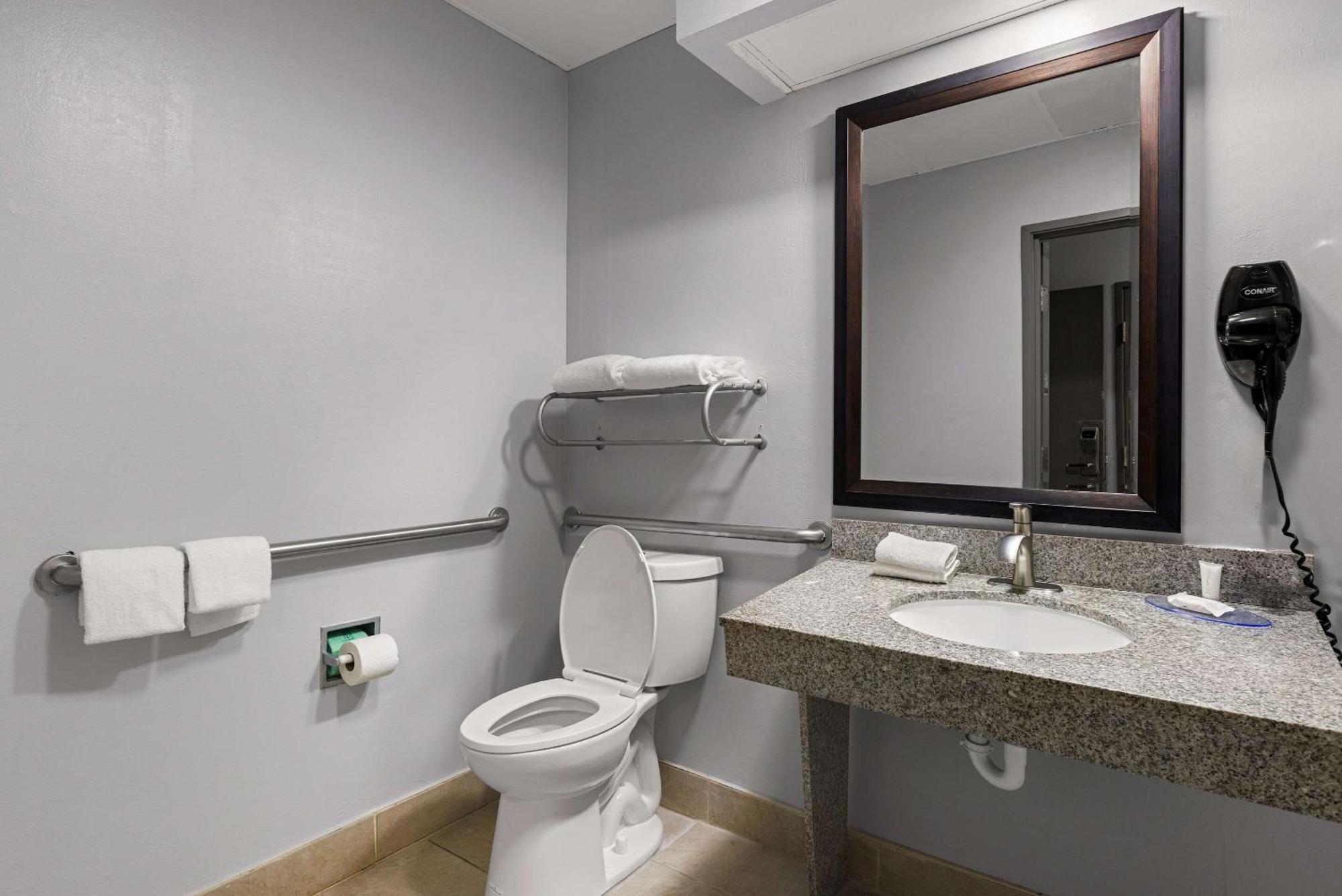 Clarion Pointe Hinesville Near Fort Stewart エクステリア 写真