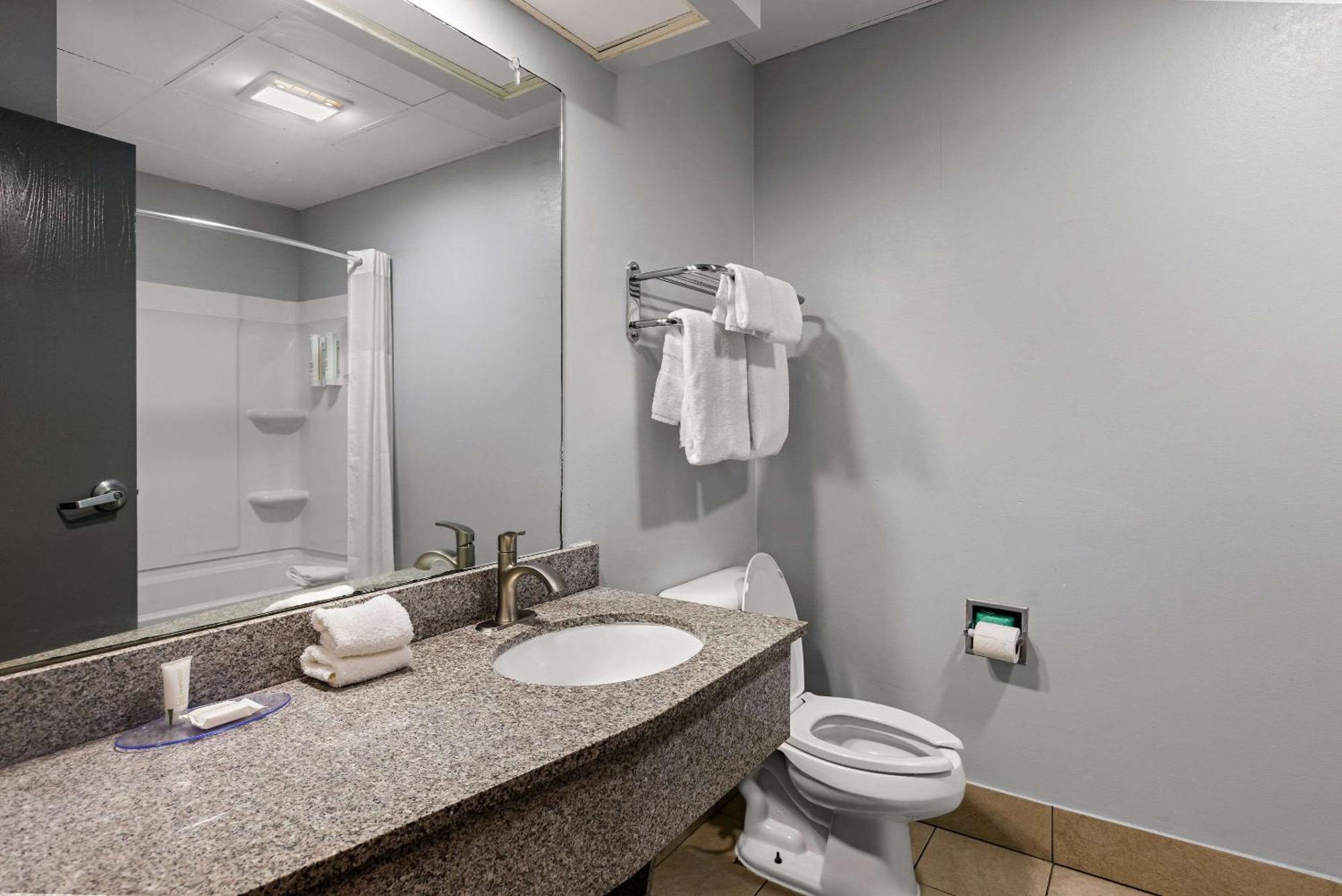 Clarion Pointe Hinesville Near Fort Stewart エクステリア 写真